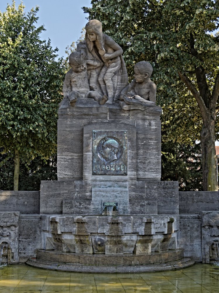 Albert-Mooren-Brunnen